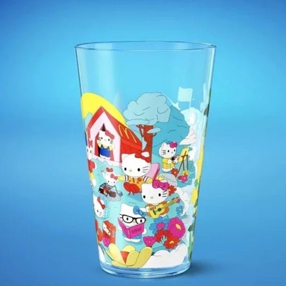 McDonald’s 2024 Collectors Edition Cup - Snoopy and Hello Kitty - Picture 1 of 6